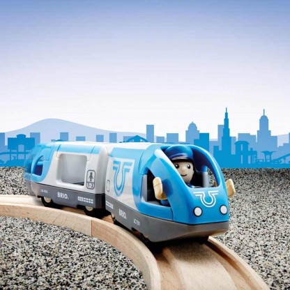 Пассажирский поезд BRIO на батарейках