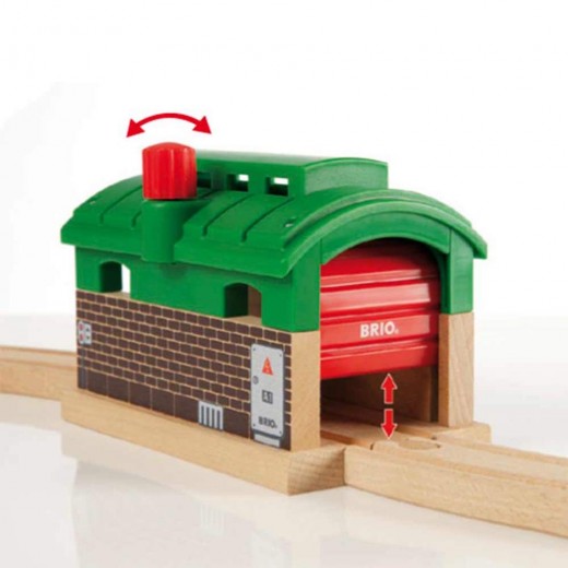 Депо BRIO с механическими дверями 