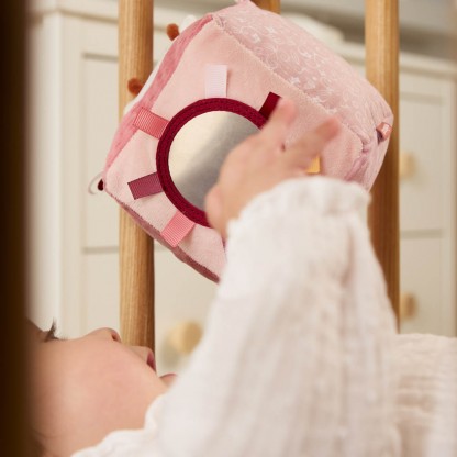 Розвиваючий кубик-підвіска Miniland «Оленя»