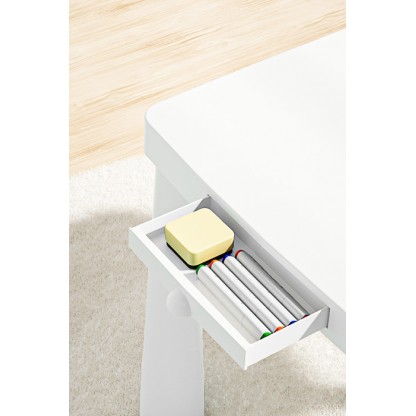 Купити дитячий столик і два стільці POPPET Mammut White Baby Pink в Україні. Регулювання висоти, висувний пенал, навантаження до 100 кг. Для дому та вулиці. Для дітей 1–6 років.