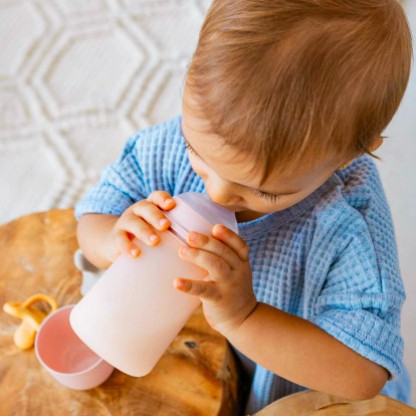 Пляшечка силіконова Suavinex Colour Essence, 240 мл, фізіологічна соска, повільний потік