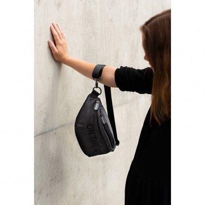 Сумка через плече Childhome Banana bag puffered black, арт. CWBANAPBL