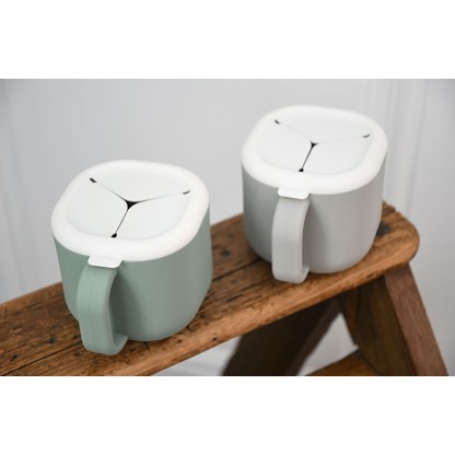 Чашка Beaba Pick ’n’ Snack силіконова для снеків і напоїв, оливкова