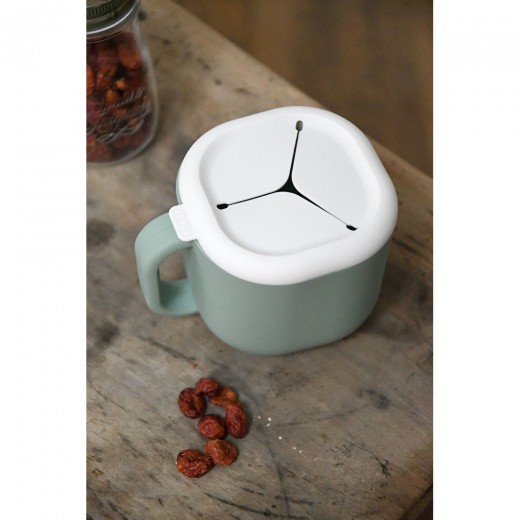 Чашка Beaba Pick 'n' Snack силіконова для снеків і напоїв оливковий, арт. 913564