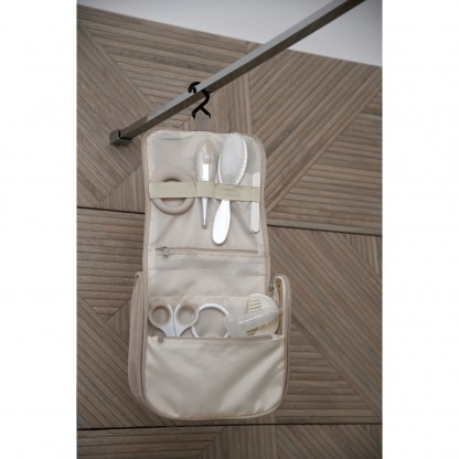 Косметичка Beaba с туалетными принадлежностями, 10 предметов, бежевая.